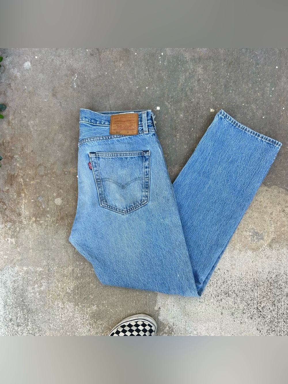 Vintage 501 Levi Jeans Medium Wash 32x30